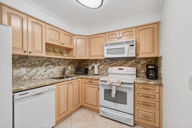 Building Photo - 4511 S Ocean Blvd