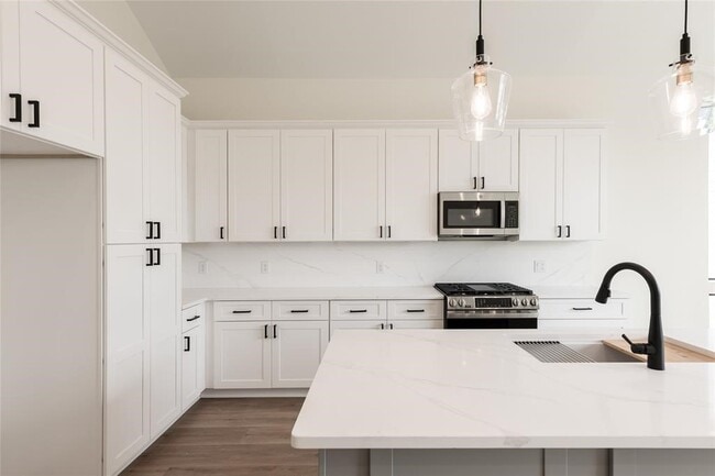 Building Photo - 6131 Pacific Frst Dr