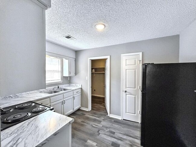 Building Photo - 2777 Caffey St