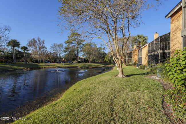 Building Photo - 858 Shoreline Cir