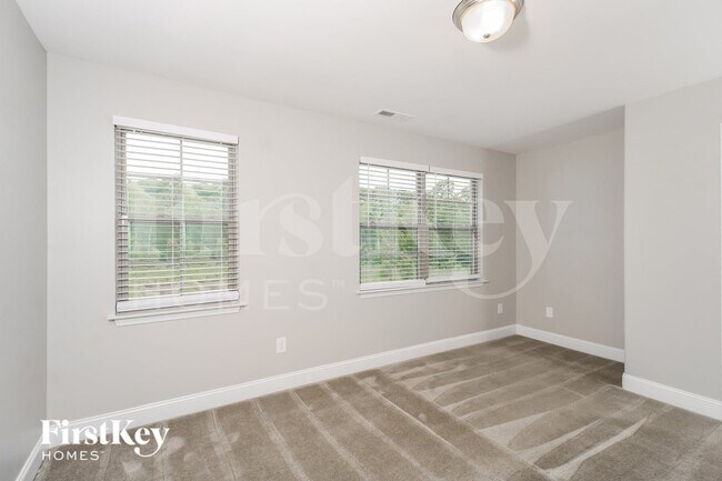 Building Photo - 5601 Marblehead Dr