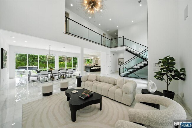 Building Photo - 44 Floral Terrace