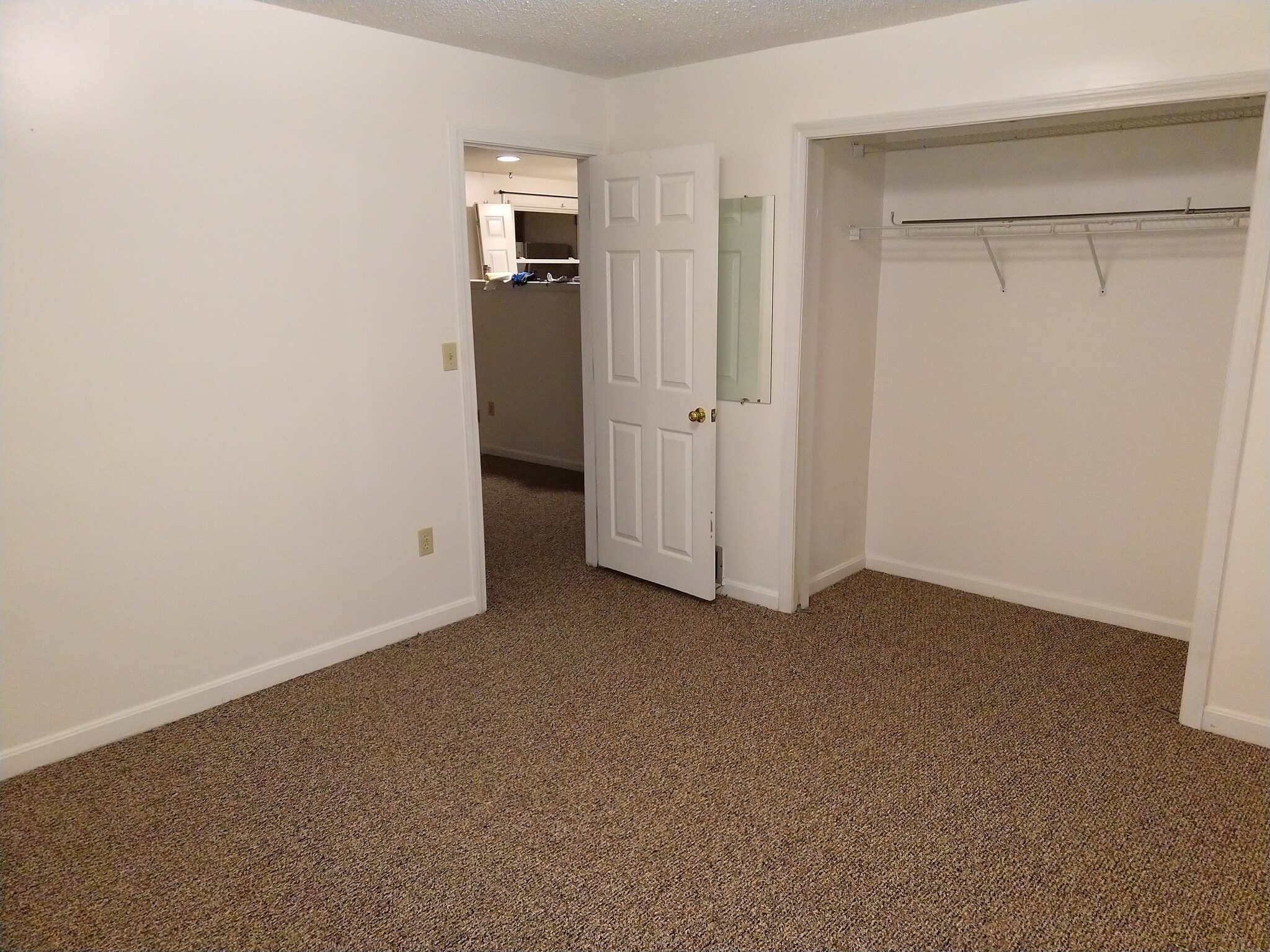 Unit 3 large bedroom - 13 Call Rd