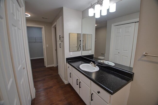 Building Photo - 2320 Gracy Farms Ln
