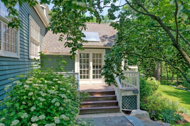 Building Photo - 13 Huckleberry Hill Rd