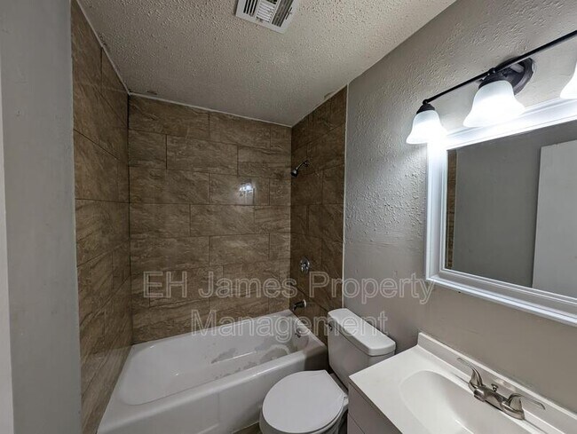Building Photo - 4611 S 28th W Ave