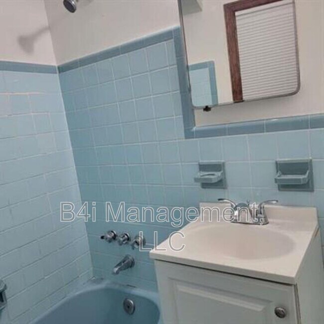 Building Photo - 2120 Milano Dr