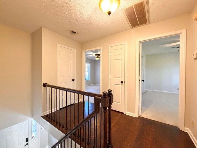 Building Photo - 1402 E Rhett Butler Rd