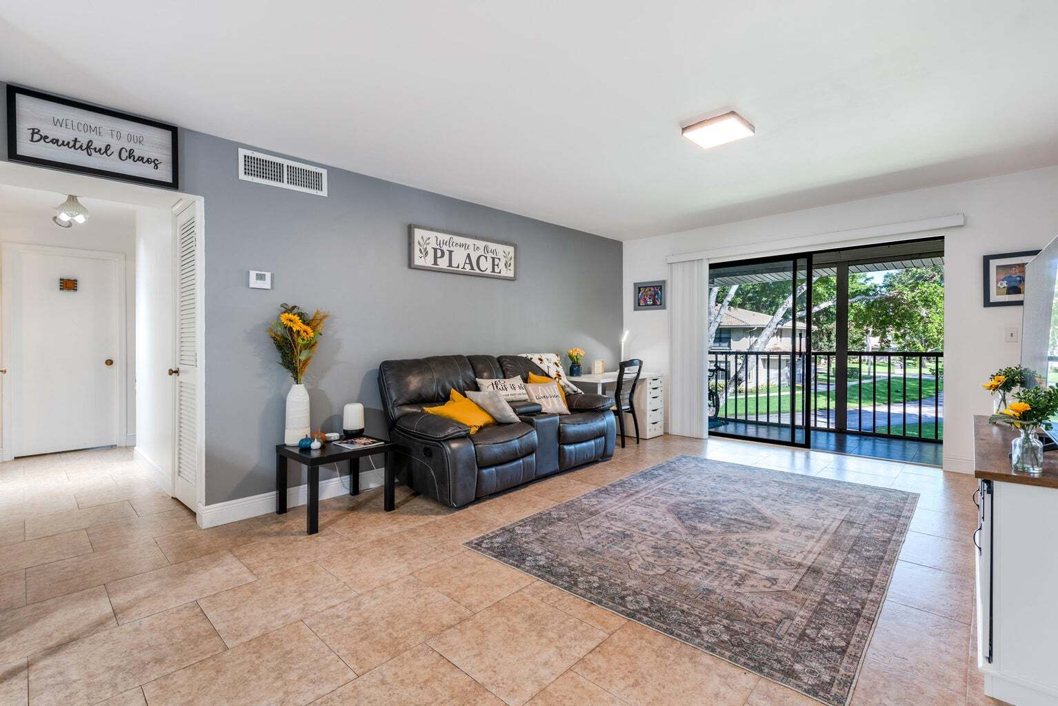 Building Photo - 9930 Pineapple Tree Dr