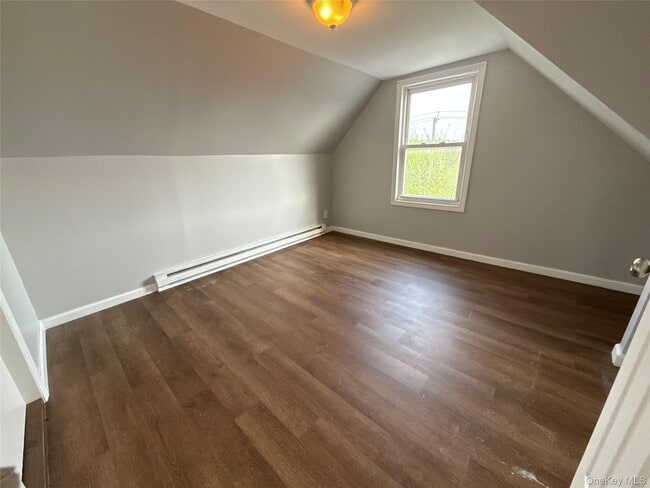 Building Photo - 49 1/2 Elm St