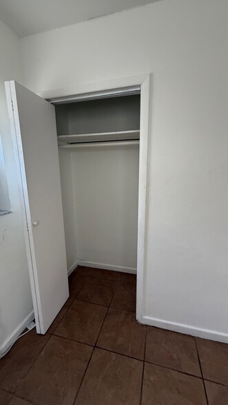 Building Photo - 1708 Lauderdale Manor Dr