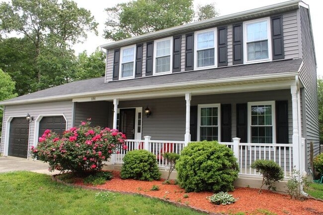 Building Photo - Charming 3-Bedroom, 2.5 Bath SFH with Fron...