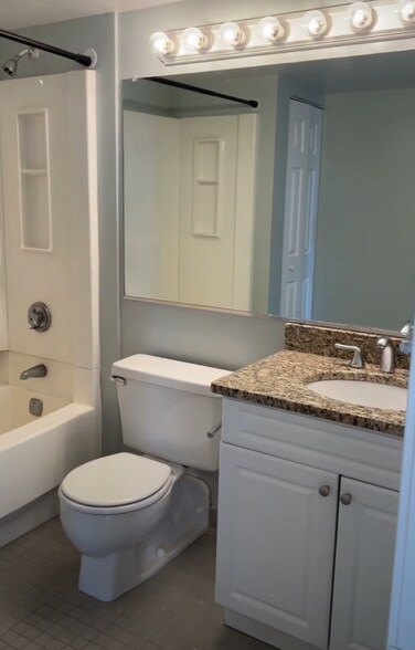 Building Photo - 12 Everett St