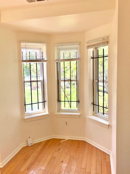 Building Photo - 1422 N Willington St