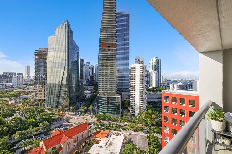 Building Photo - 1541 Brickell Ave