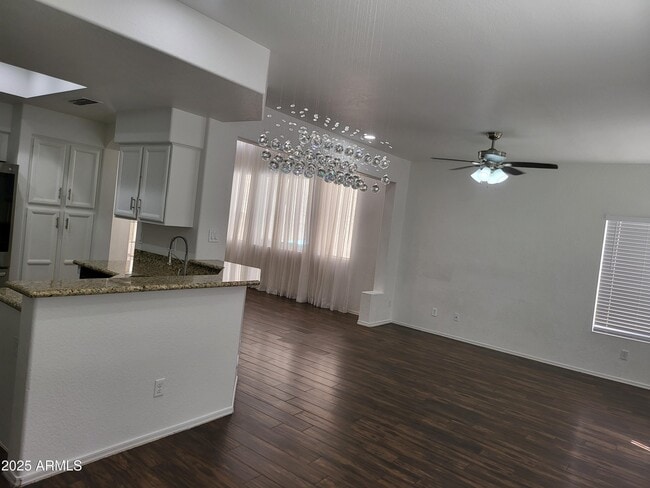 Building Photo - 4909 W Behrend Dr