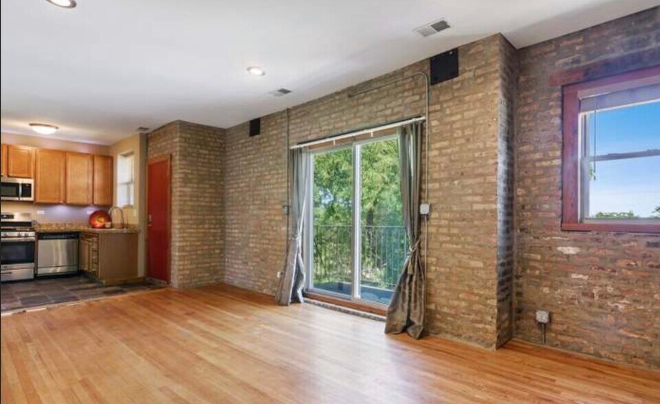 Building Photo - 1221 W Greenleaf Ave