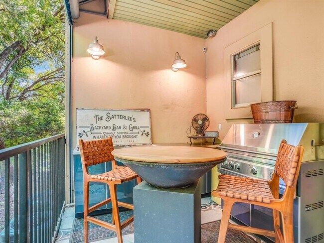 Building Photo - 1529 Barton Springs Rd