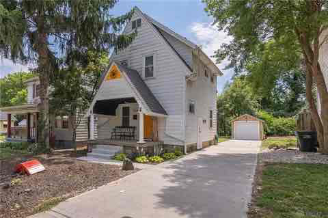 Building Photo - 336 E Siebenthaler Ave