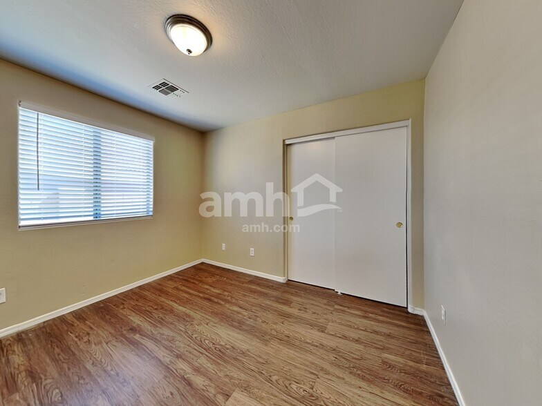 Building Photo - 8110 S 48th Ln