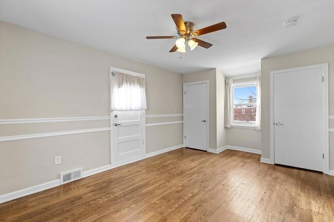 Building Photo - 2063 Inchcliff Rd