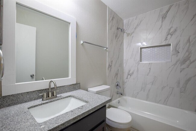 Building Photo - 718 Remwick Dr