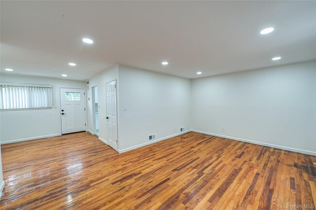 Building Photo - 10 Gerhard Rd