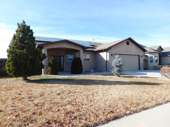 Primary Photo - Beautiful Home in Fruita