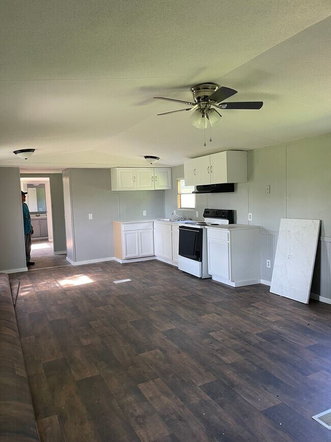 Building Photo - 3 BR 2 Bath 1,120 sq ft singlewide mobile ...