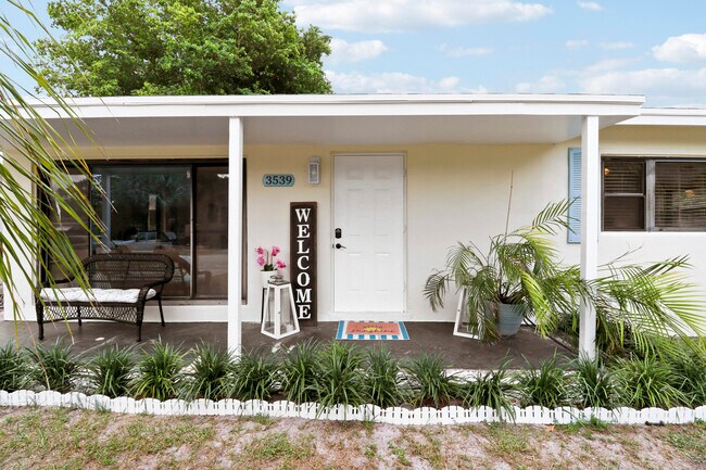 Building Photo - 3539 Everglades Rd