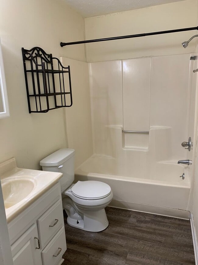 Building Photo - 1 Bedroom condo- Steps away from UGA! Available early August 2026