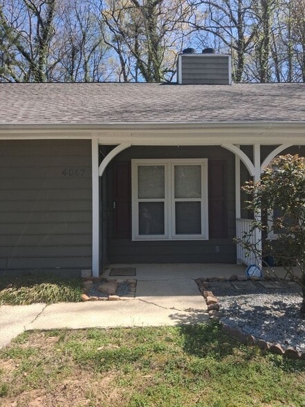 Building Photo - 4067 Coopers Hill Dr SE