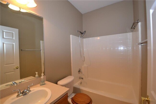 Building Photo - 5624 Toscana Ave
