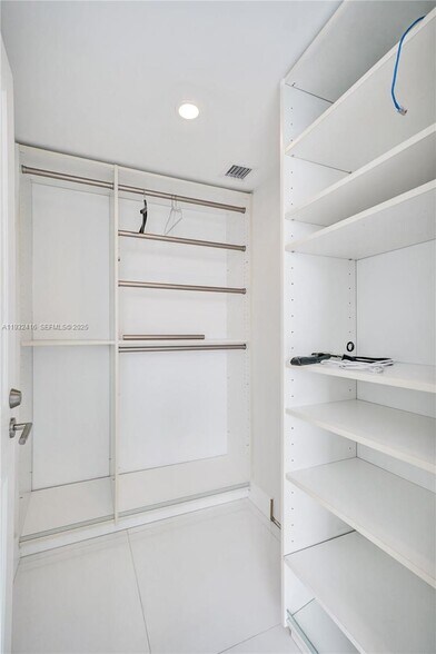 Building Photo - 495 Brickell Ave