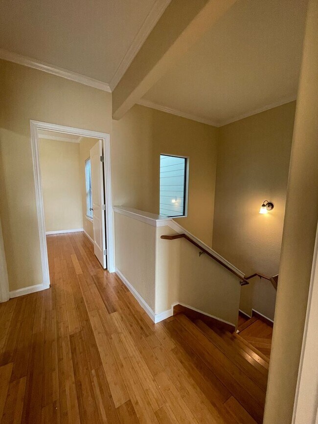 Building Photo - 7bed/6.5bath + 3 car garage and carport