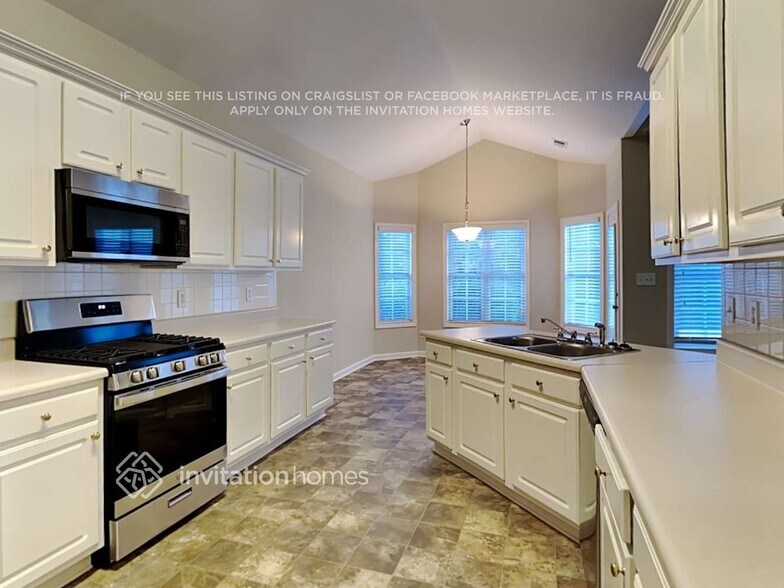 Building Photo - 1215 Chandler Ridge Dr SE