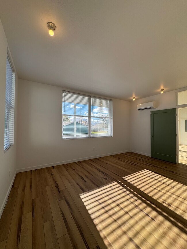 Building Photo - 4BR/3BA with Soaring Ceilings & Large Windows