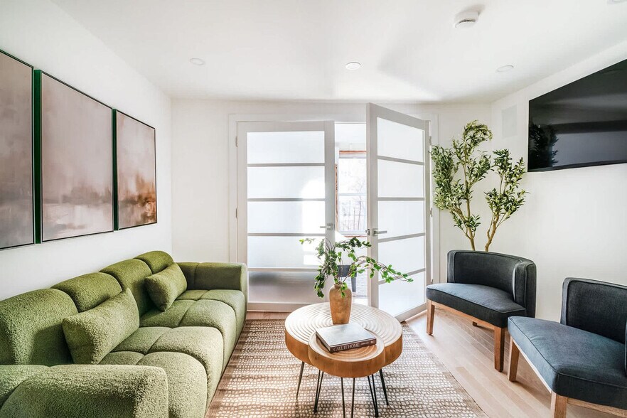 Building Photo - 335 E 22nd St