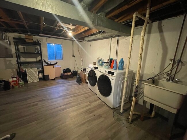 Building Photo - 1527 W Richmond St