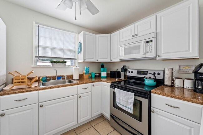 Building Photo - 6 Palmetto Dr