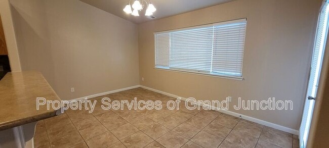 Building Photo - 3006 1/2 Oakwood Drive