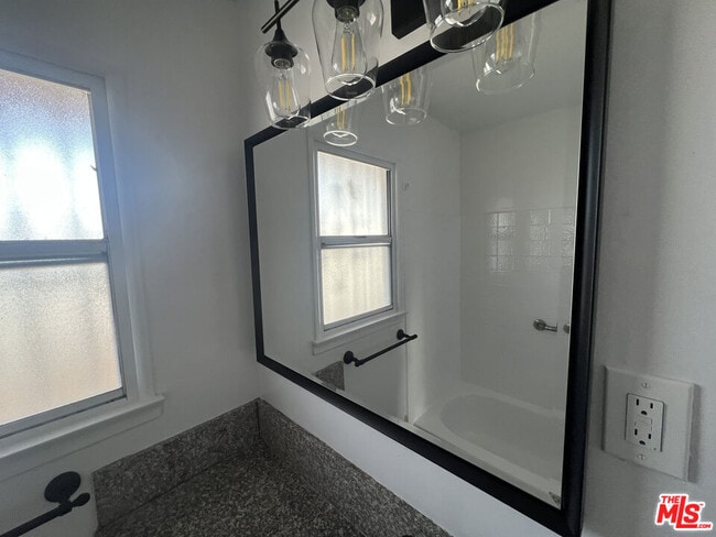 Building Photo - 419 La Colina Dr