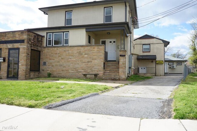 Building Photo - 5204 Leeds Ave