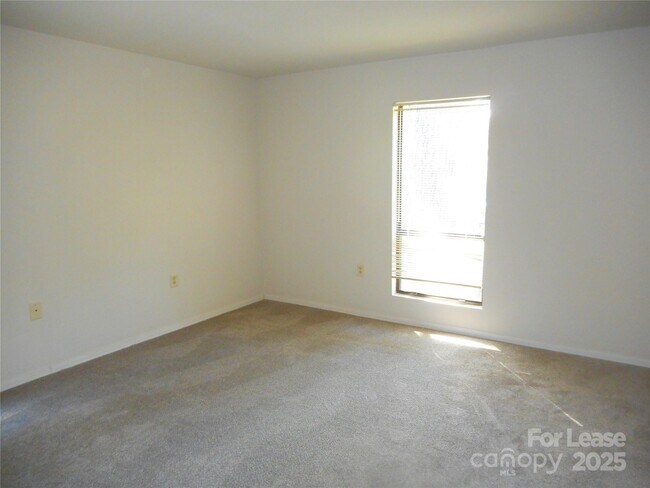 Building Photo - 5016 Sardis Rd