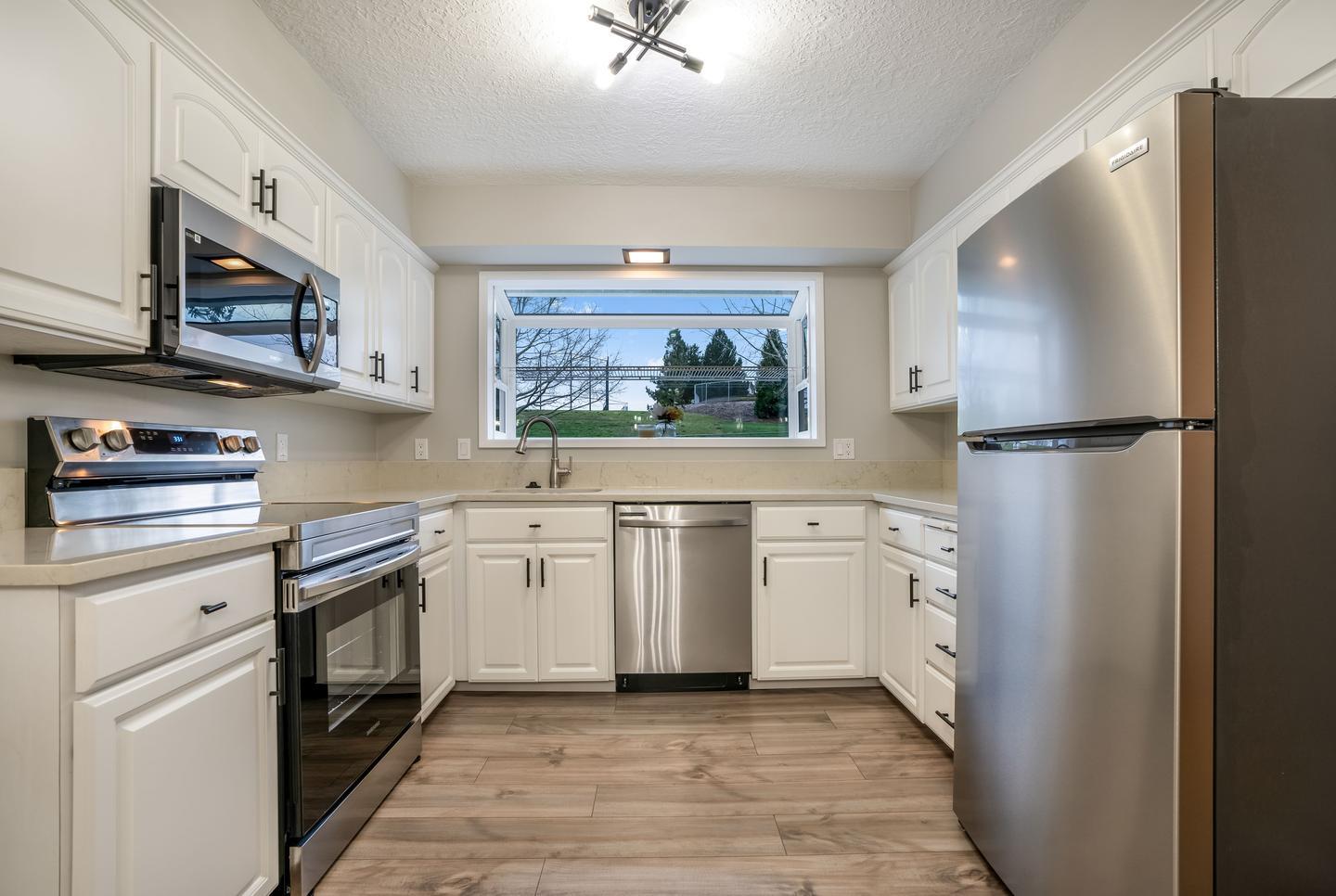 Building Photo - 13665 Sw Parkway