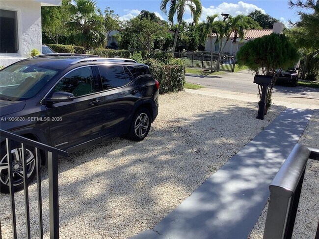 Building Photo - 1653 SW 17th Terrace