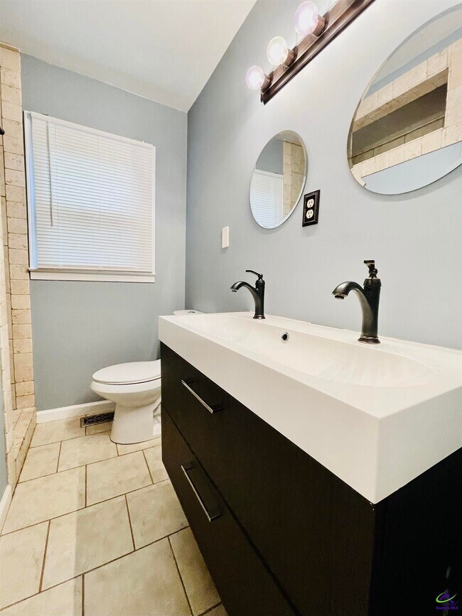 Building Photo - 107 Evelyn Dr