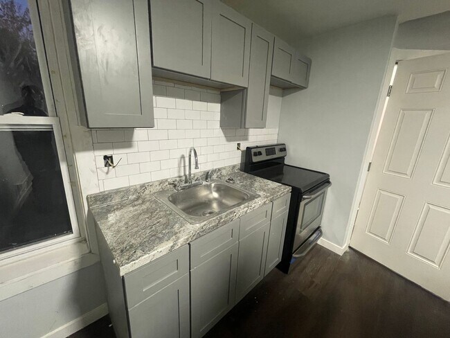 Building Photo - 21 N Paxon St