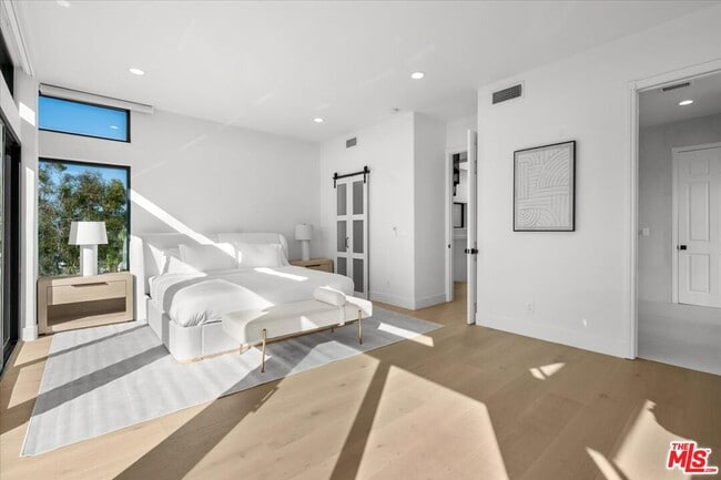 Building Photo - 6730 Esplanade St