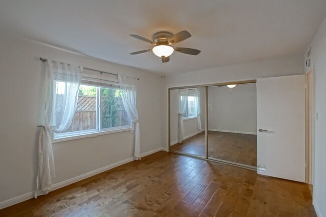 Building Photo - RECENTLY REMODELED, BRIGHT & AIRY 3BR2BA G...